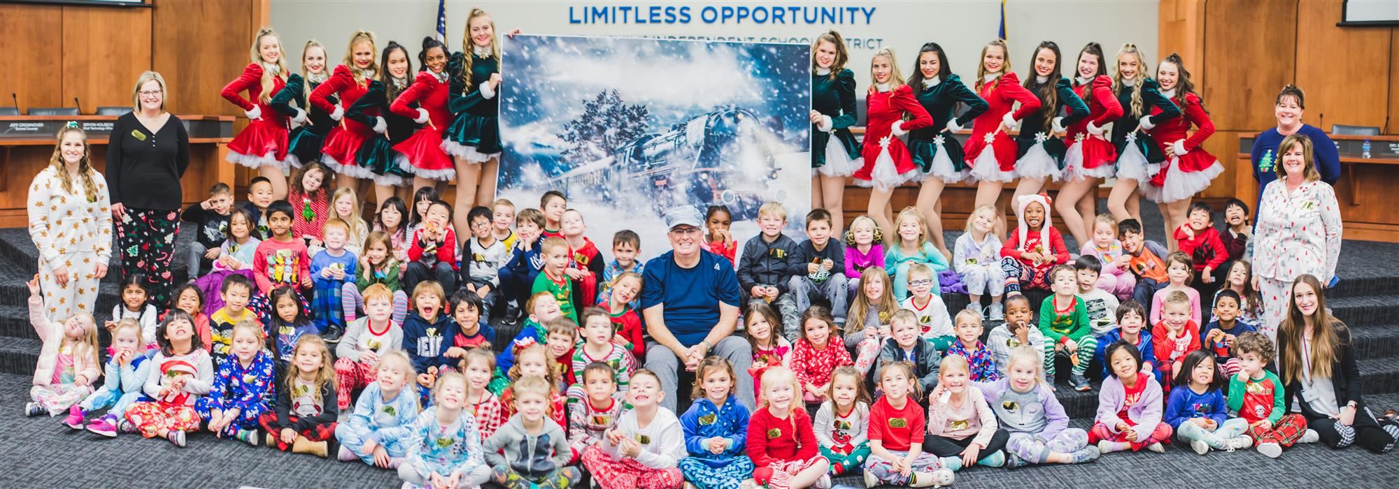 Forest Vista Kindergartners pose with LISD Superintendent Dr. Kevin Rogers and FMHS Rosettes. 2019 