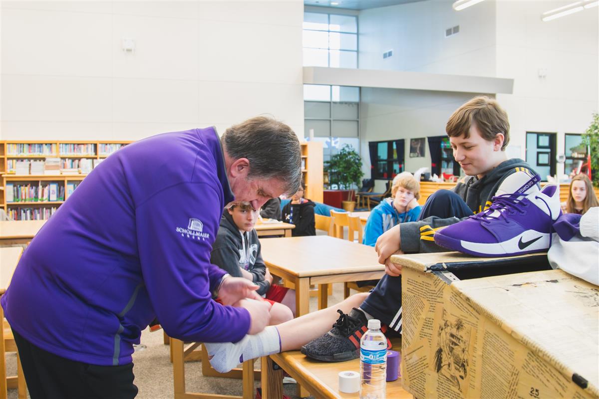 Athletic trainers does a demonstration for students. 