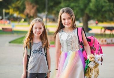  LISD students with backpacks on